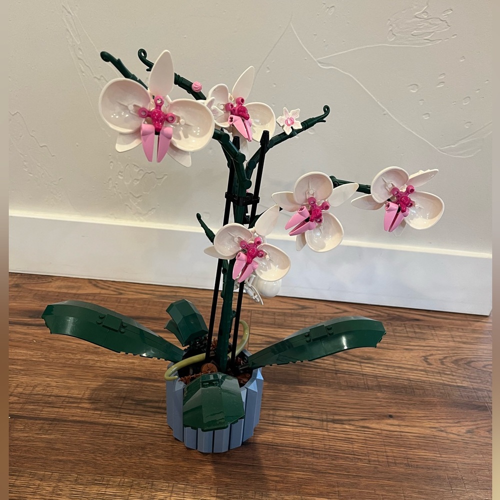 EUC Orchid Lego Complete Set
